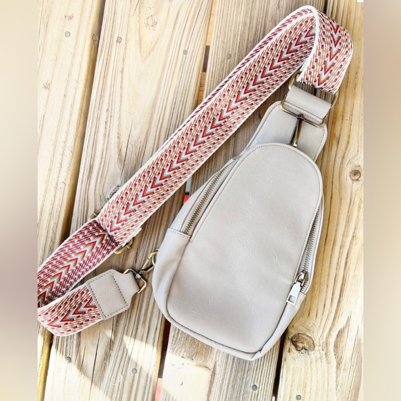 **SOLD** *NEW* Cute crossbody/sling bag with patterned adjustable strap - Picture 2 of 3